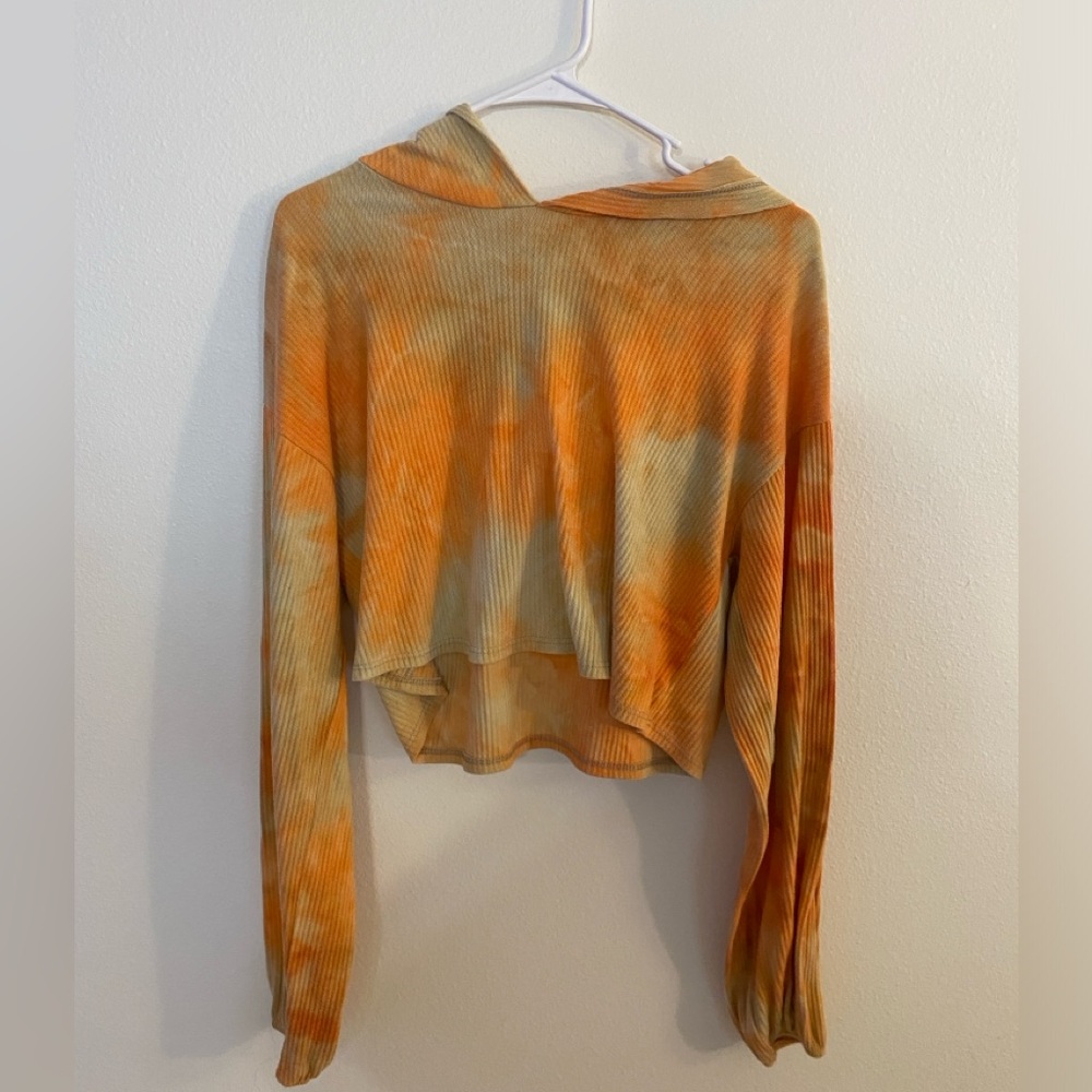 Surf shop crop hoodie